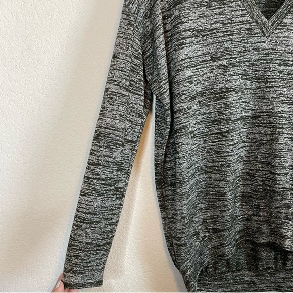 Aritzia Wilfred Free Devinette Marled Green V Neck Lightweight Knit Top Sz SM - Picture 4 of 12